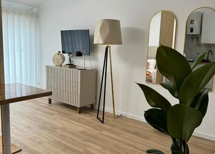 At Maries House 2 * Пениши